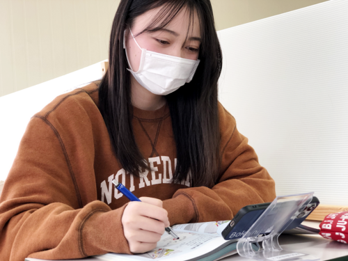 藤井 柚里 様 18歳 | 【公式ホームページ】AOIドライビングスクール 